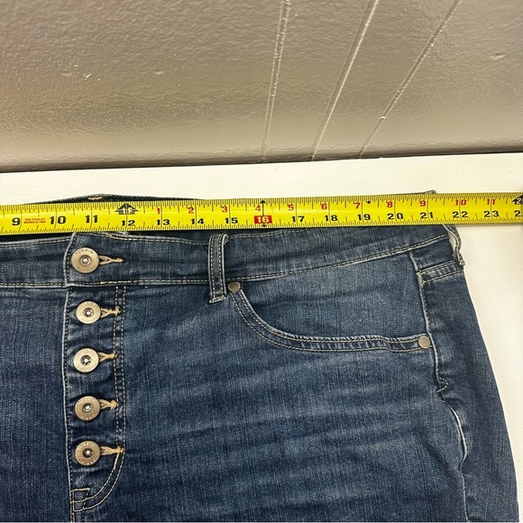 Torrid Button Fly Dark Blue Jean Shorts Distressed Hem size 20 plus size - Picture 6 of 10